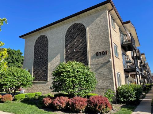 8701 Foster Ave, Chicago, IL 60656-2783
