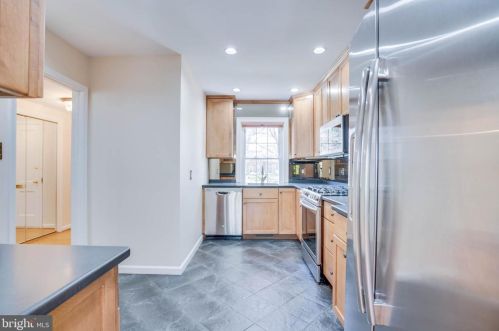 617 Azalea Dr, Rockville MD 20850-2010 exterior