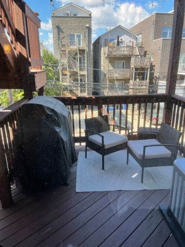 1330 Greenview Ave, Chicago IL 60626-5035 exterior