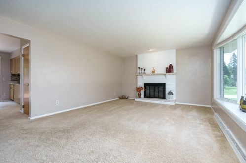 8539 Dolphin St, Kalamazoo, MI 49024-6124