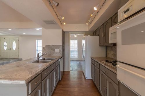 12005 Acorn Creek Trl, Austin TX  78750-1420 exterior