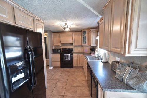 25 Circle Dr, West Springfield MA  01089-1724 exterior