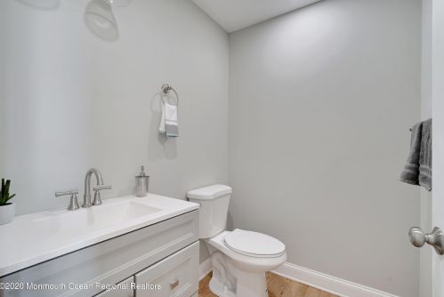 220 Bay Dr, Berkeley Township NJ 08721-3119 exterior