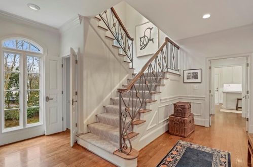 2817 Dover Rd, Atlanta GA 30327-1209 exterior