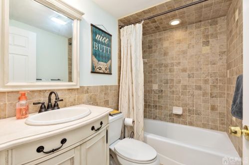 48 Prospect Ave, Edison NJ  08817-3744 exterior