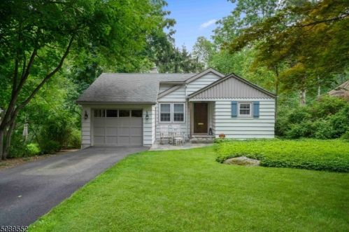 27 Shawnee Trl, Sparta, NJ 07871-1515