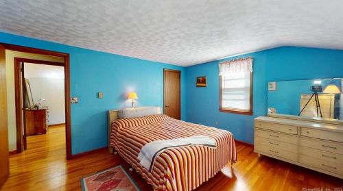 6 Hummingbird Ln, Enfield CT 06082-5709 exterior