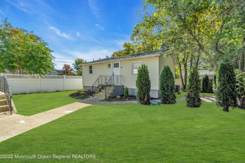 246 Seabreeze Ave, Middletown NJ  07748-5767 exterior