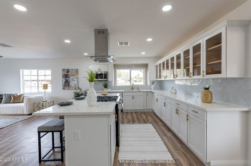 1121 Bethany Home Rd, Phoenix AZ  85014-2229 exterior