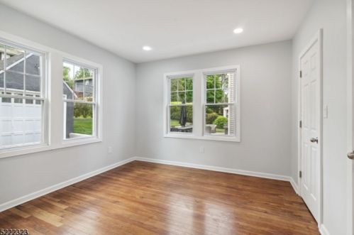 24 Westminster Ter, Town Center NJ 07052-2735 exterior