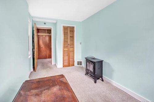 31 Chatham Ave, Milford CT 06460-5627 exterior