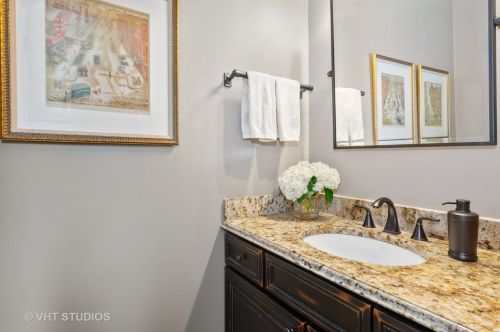 5048 Oakley Ave, Chicago IL 60625-1830 exterior