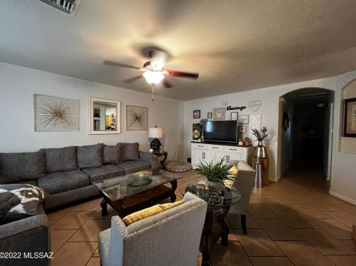 739 Bantam Rd, Tucson, AZ 85706-2573