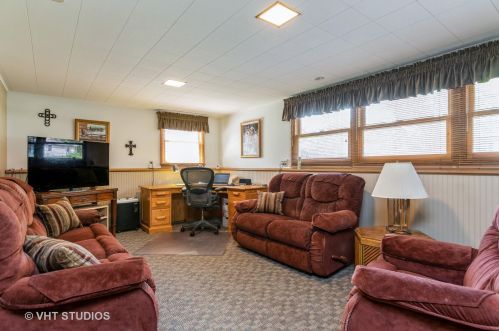 4811 Strong Rd, Bull Valley IL 60014-4560 exterior