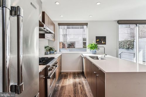 1114 Bodine St, Philadelphia PA  19147-5306 exterior