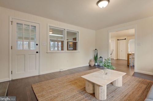 564 Lampeter Rd, Lancaster PA  17602-4010 exterior