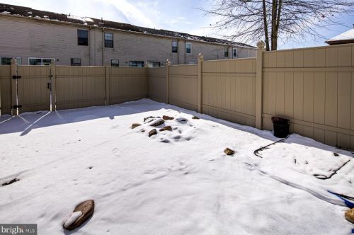 51 Mactavish Ct, New Castle DE 19720-6524 exterior