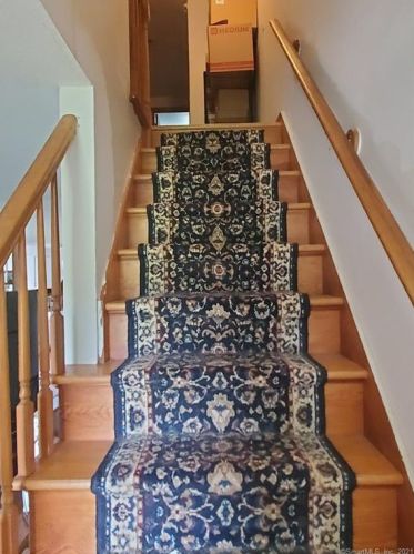 9 Joel Dr, Ellington CT 06029-2612 exterior