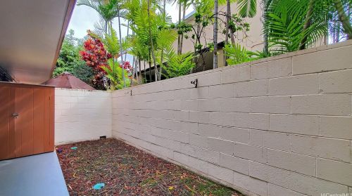 1422 Heulu St, Honolulu HI 96822-4351 exterior