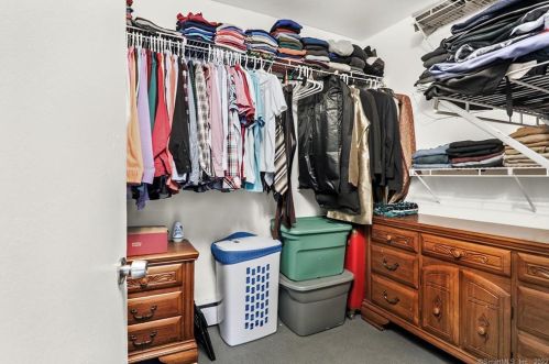 8 Forbell Dr, Norwalk CT 06850-1424 exterior