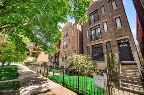 3749 Michigan Ave, Chicago, IL 60653-1533