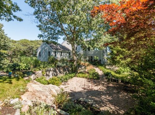 35 Starknaught Hts, Gloucester, MA 01930-4504