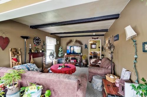 686 Cumberland Hill Rd, Woonsocket RI 02895-4820 exterior