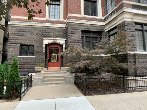 415 Surf St, Chicago IL 60657-6106 exterior