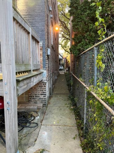 7527 Champlain Ave, Chicago IL 60619-2222 exterior