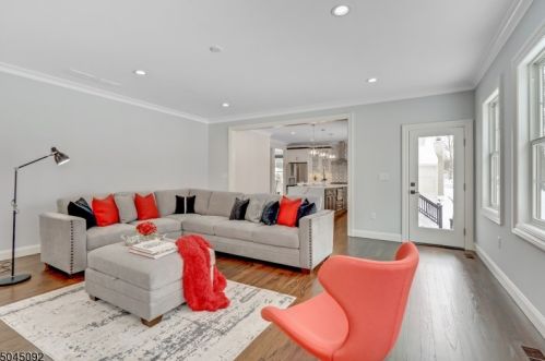 27 Brookside Ter, Clark NJ 07066-2814 exterior