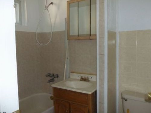 225 Main St, Bound Brk NJ 08805-1837 exterior