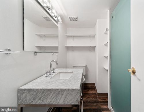 1826 Green St, Philadelphia PA 19130-3933 exterior