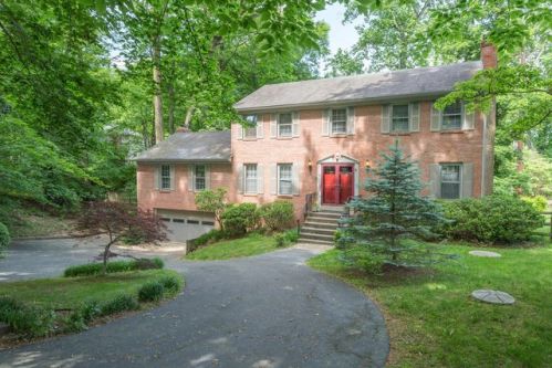 722 Lawton St, Mc Lean, VA 22101-1509