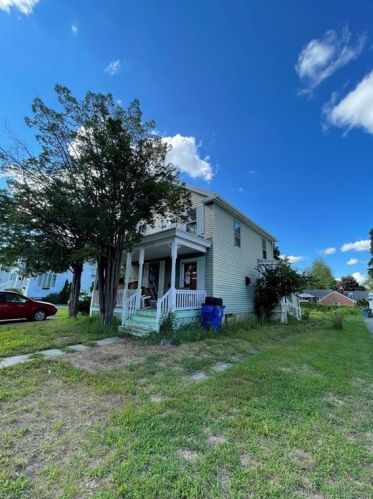 97 Spring St, Windsor Locks, CT 06096-2228