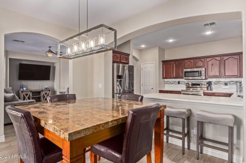 2376 Dusty Wren Dr, Phoenix AZ  85085-7032 exterior