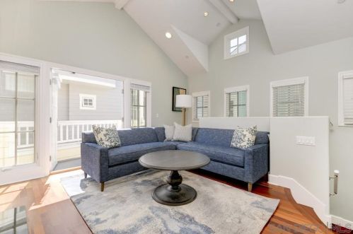 438 E Ave, San Diego, CA 92118-1716