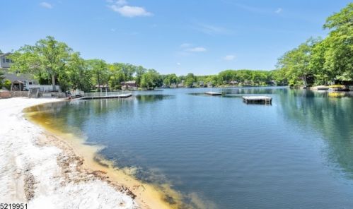 41 Scenic Dr, Parsippany NJ 07834-3315 exterior