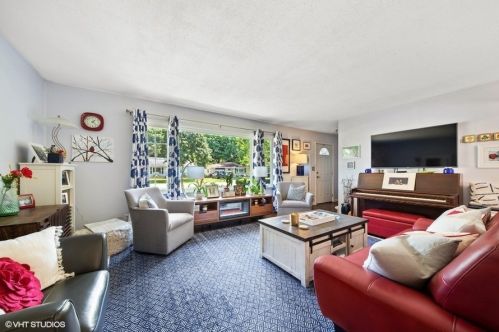 280 Illinois St, Bull Valley, IL 60014-3642