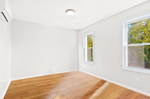 2732 Holland Ave, Bronx NY 10467-8709 exterior