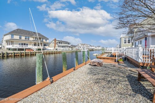 807 Bowline Dr, Lacey NJ 08731-3006 exterior