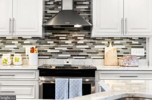 4721 Jasmine Dr, Rockville MD exterior