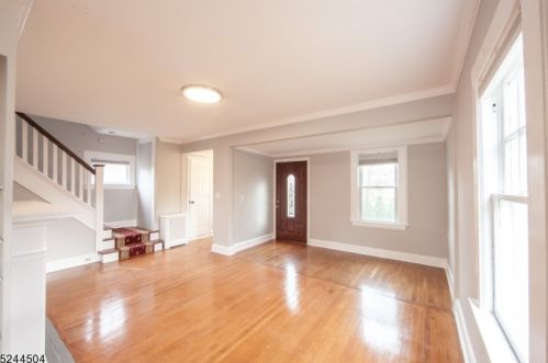 4 Oakcroft Ave, Montclair NJ  07043-1311 exterior