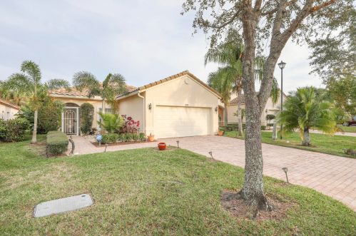 393 Breezy Point Loop, Fort Pierce FL  34986-2668 exterior