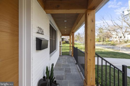 2706 Valley Dr, Alexandria VA  22302-2845 exterior