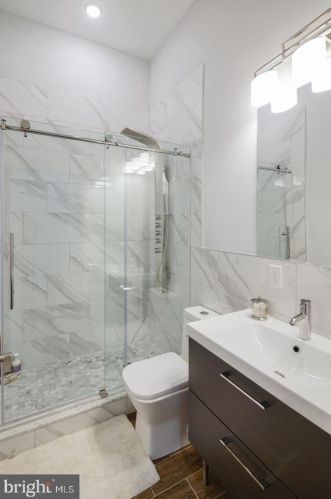 2120 Franklin St, Philadelphia PA 19133-2107 exterior