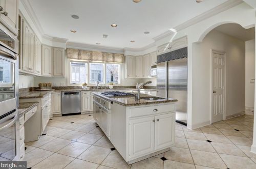 9832 Avenel Farm Dr, Rockville MD 20854-5410 exterior