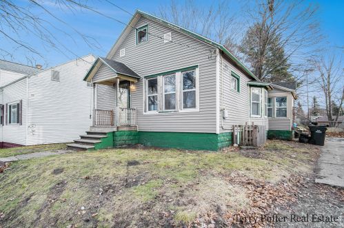 1425 Palmer Ave, Meskegon, MI 49441-1734