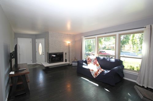 8904 Grantosa Dr, Milwaukee, WI 53225-4947