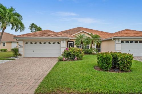 7807 Berkshire Pne Dr, Naples FL 34104-7442 exterior