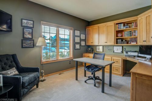 2489 Schneider Ct, Chaska MN 55318-1567 exterior